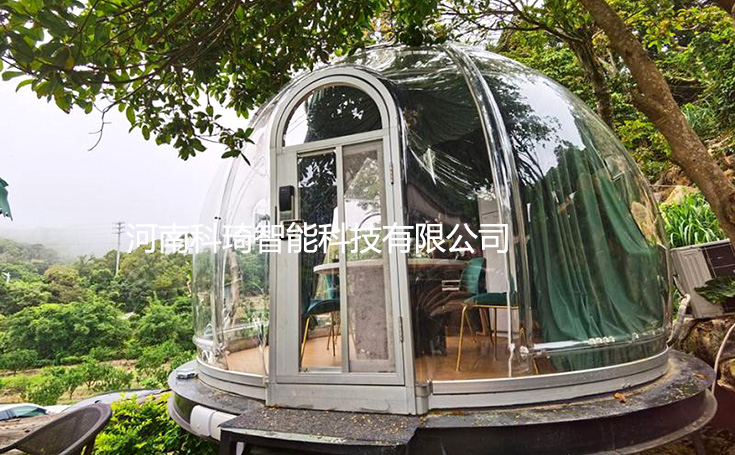 在透明星空房中，迎接人生“小美满”
